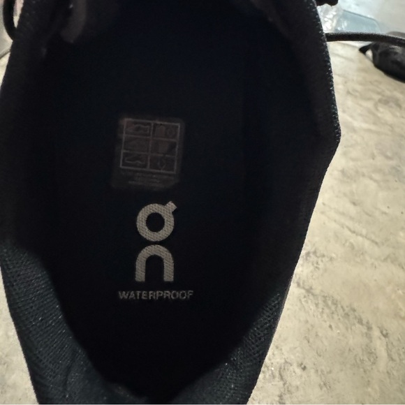 👟 On Cloud Men’s Waterproof Running Shoes – Charcoal/Black – Size 10 (EU 44) - Picture 9 of 12